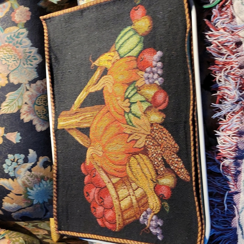 Tapestry harvest~🎃🍎🍁🍐 2placemats~2napkins(2nd Photo)
